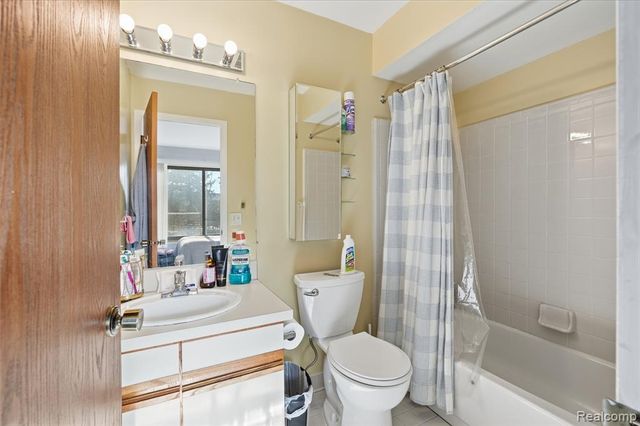 20148 Evergreen Meadows Road, Southfield, MI 48076