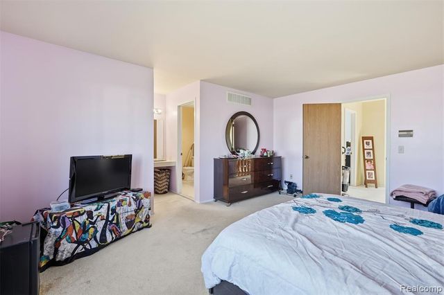 20148 Evergreen Meadows Road, Southfield, MI 48076