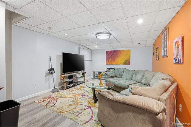 20148 Evergreen Meadows Road, Southfield, MI 48076