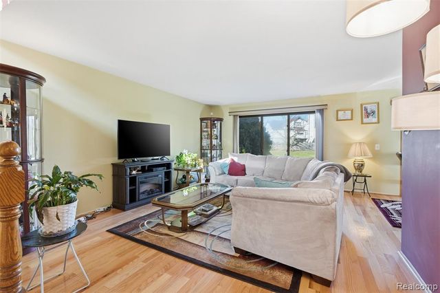 20148 Evergreen Meadows Road, Southfield, MI 48076