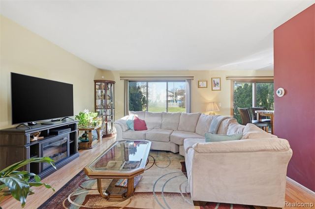 20148 Evergreen Meadows Road, Southfield, MI 48076