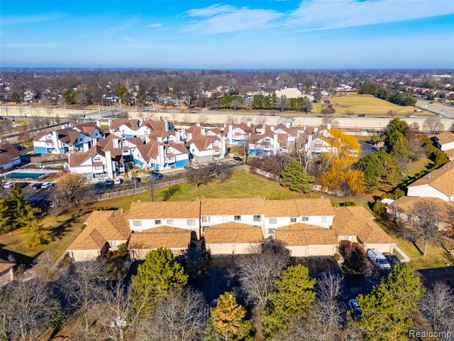 20148 Evergreen Meadows Road, Southfield, MI 48076