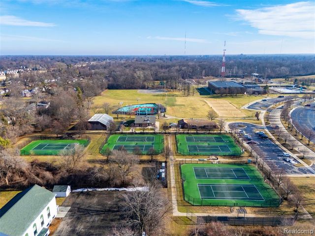 20148 Evergreen Meadows Road, Southfield, MI 48076