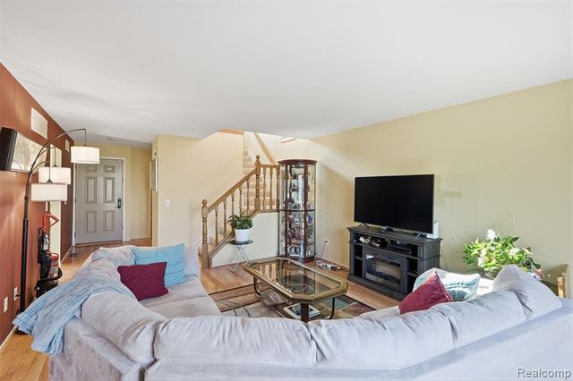 20148 Evergreen Meadows Road, Southfield, MI 48076