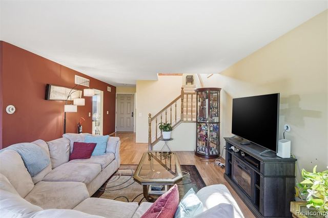 20148 Evergreen Meadows Road, Southfield, MI 48076