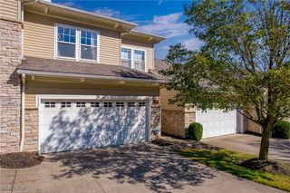 281 Crescent Ridge Drive, Seven Hills, OH 44131