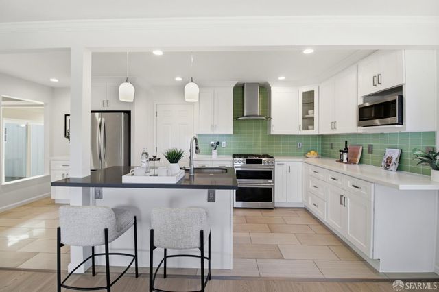 704 Alta Vista Drive, Pacifica, CA 94044