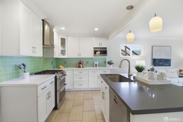 704 Alta Vista Drive, Pacifica, CA 94044