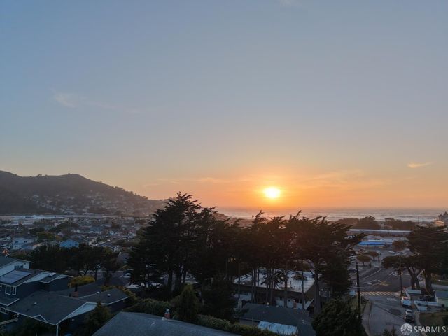 704 Alta Vista Drive, Pacifica, CA 94044