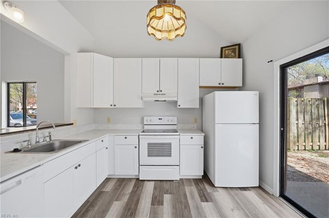 1122 N Green DR, Newport News, VA 23602