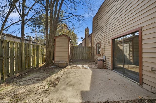 1122 N Green DR, Newport News, VA 23602