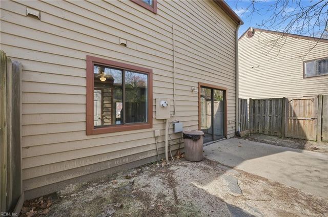 1122 N Green DR, Newport News, VA 23602