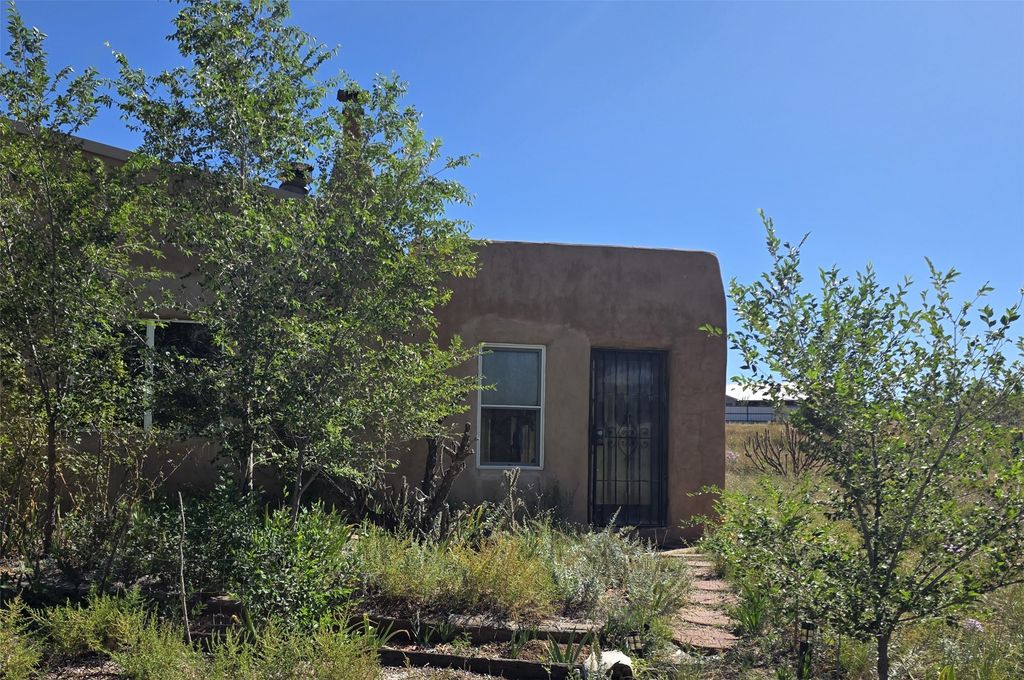 49 Camino Torcido, Santa Fe, NM 87507