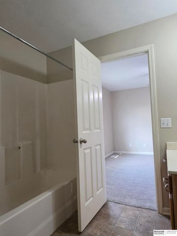 8826 Quest Street, Omaha, NE 68122