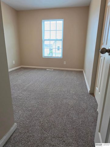 8826 Quest Street, Omaha, NE 68122