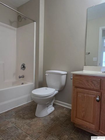8826 Quest Street, Omaha, NE 68122