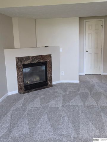 8826 Quest Street, Omaha, NE 68122