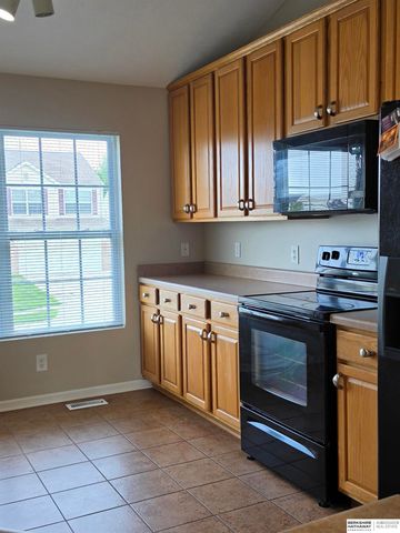 8826 Quest Street, Omaha, NE 68122