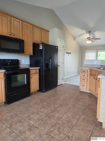 8826 Quest Street, Omaha, NE 68122