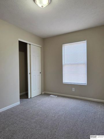 8826 Quest Street, Omaha, NE 68122