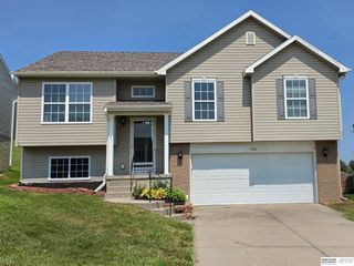 8826 Quest Street, Omaha, NE 68122