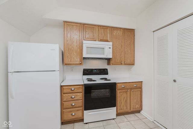 8422 Enclave Boulevard, Fishers, IN 46038
