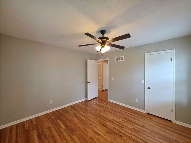 10120 W 66th Terrace, Shawnee, KS 66203
