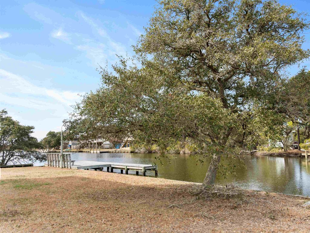 Image 7 of property listing at 527 Swan Road Lot 40, Corolla, NC 27927