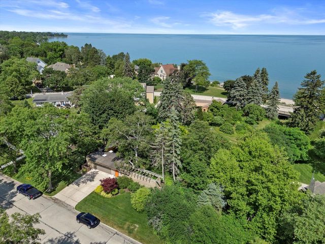 3637 Hennepin PLACE, Racine, WI 53402