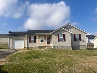 141 Modena Cir, Decherd, TN 37324