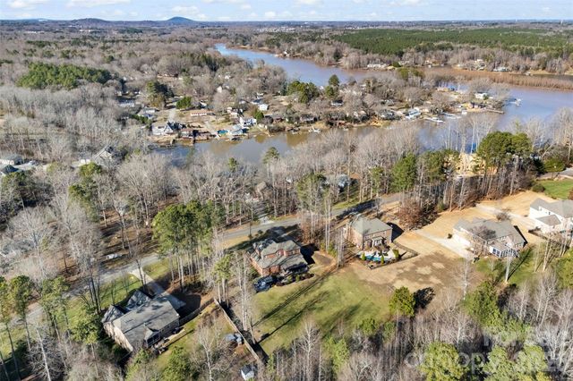 2720 Lakefront Drive, Belmont, NC 28012