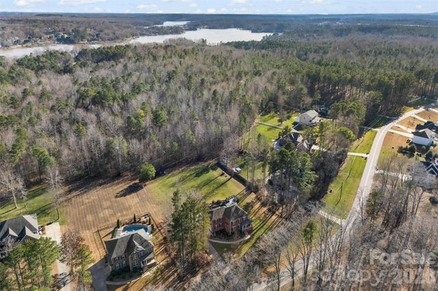 2720 Lakefront Drive, Belmont, NC 28012