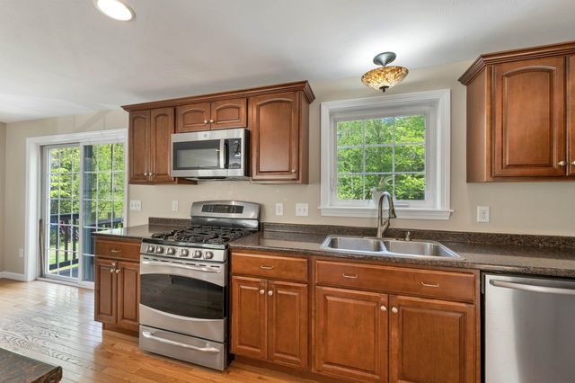 7 Cortland Drive, Epping, NH 03042