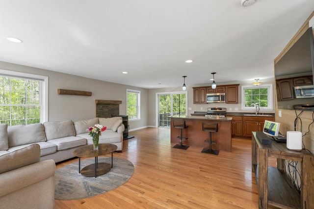 7 Cortland Drive, Epping, NH 03042