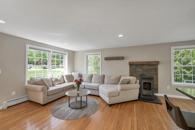 7 Cortland Drive, Epping, NH 03042