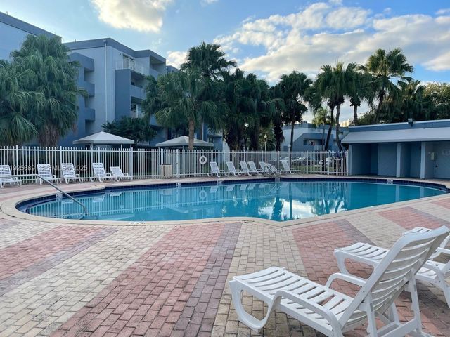 9375 Fontainebleau Blvd L219, Miami, FL 33172