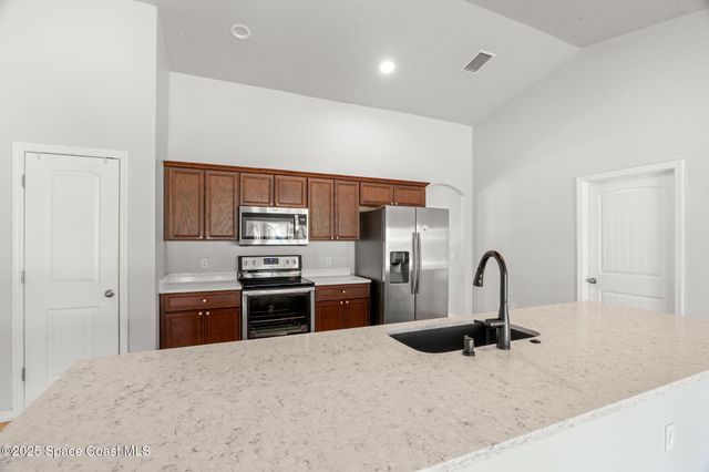 481 Almansa Street NE, Palm Bay, FL 32907