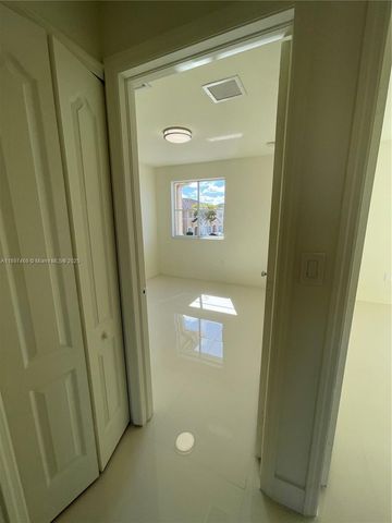 7317 NW 174th Ter 102, Hialeah, FL 33015