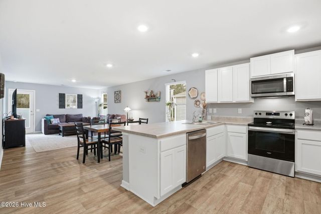 1804 Willowtree Court SE, Bolivia, NC 28422