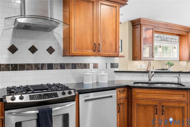 606 Westham Woods Dr, Henrico, VA 23229