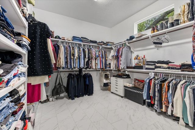 101 Onion Creek LN, Driftwood, TX 78619