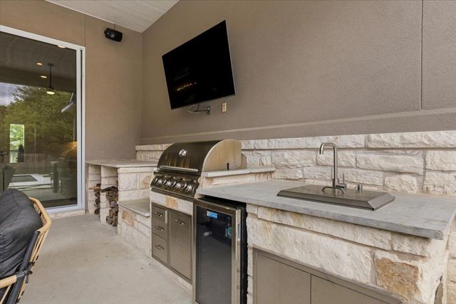 101 Onion Creek LN, Driftwood, TX 78619
