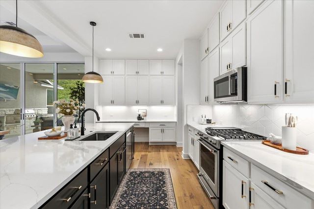 101 Onion Creek LN, Driftwood, TX 78619