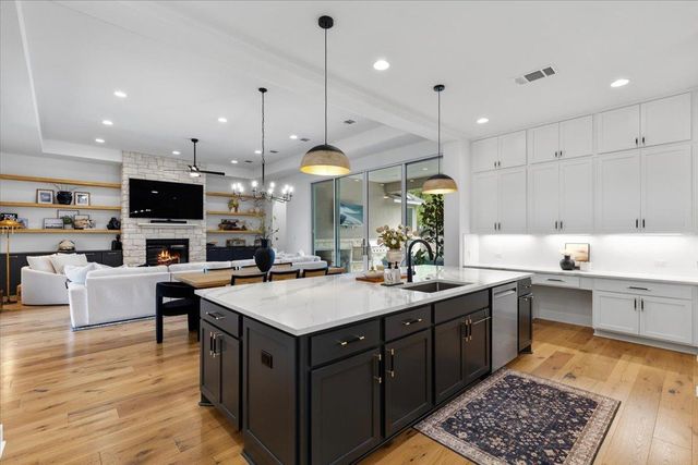 101 Onion Creek LN, Driftwood, TX 78619