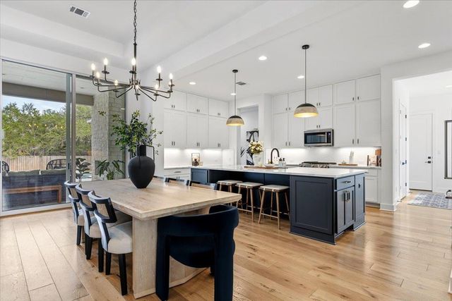 101 Onion Creek LN, Driftwood, TX 78619