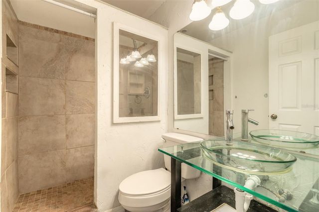 1031 E WALTS AVENUE, Deland, FL 32724