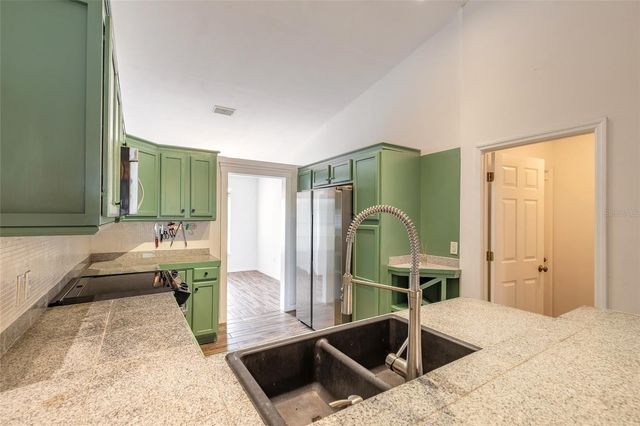 1031 E WALTS AVENUE, Deland, FL 32724