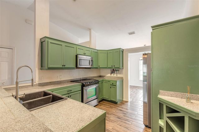 1031 E WALTS AVENUE, Deland, FL 32724