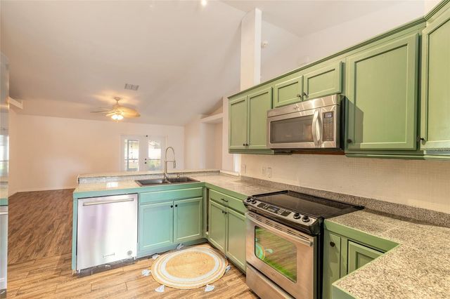 1031 E WALTS AVENUE, Deland, FL 32724