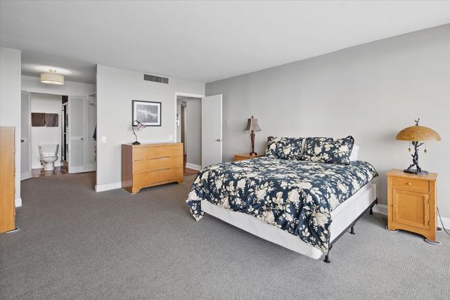3470 N Lake Shore Drive 14B, Chicago, IL 60657